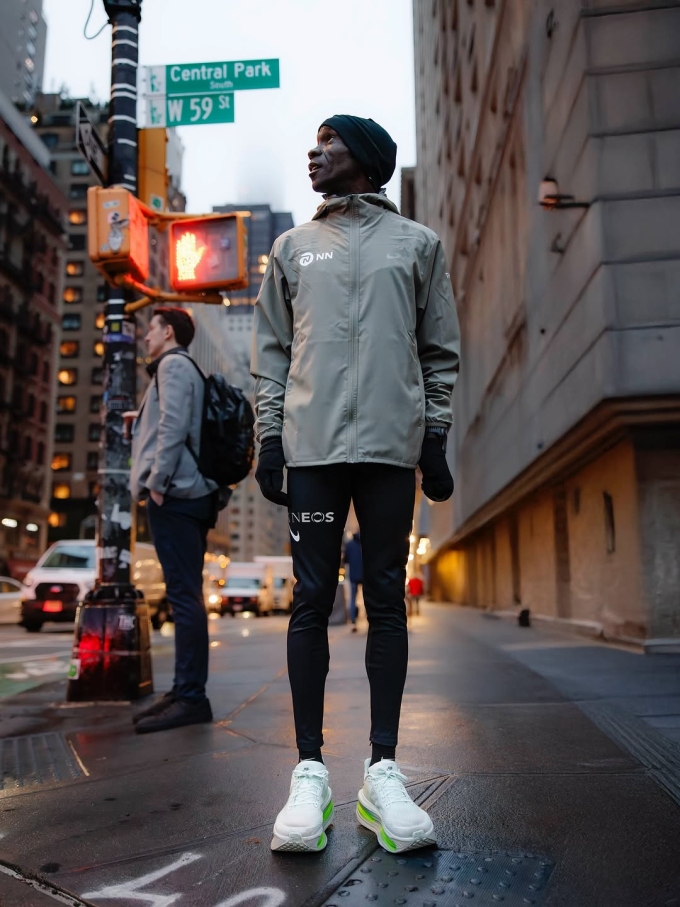Eliud Kipchoge đăng ảnh trên phố New York ngày 31/10, hai ngày trước khi chạy New York Marathon 2025. Ảnh: Instagram / kipchogeeliud