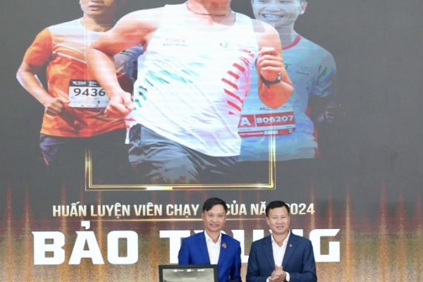 Mentor truyền cảm hứng thay thế vị trí HLV của năm tại Runners of the Year