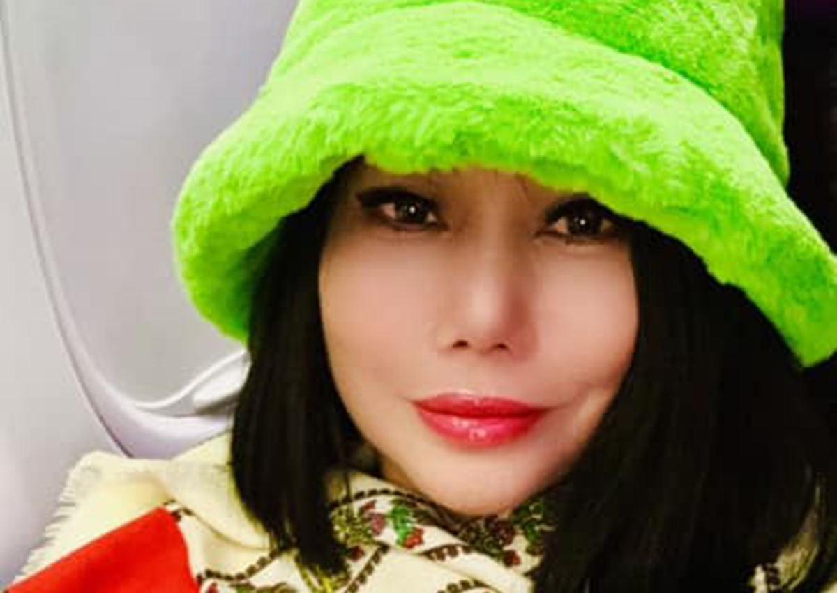 Lynda Trang Đài hát "Chia tay trong mưa".