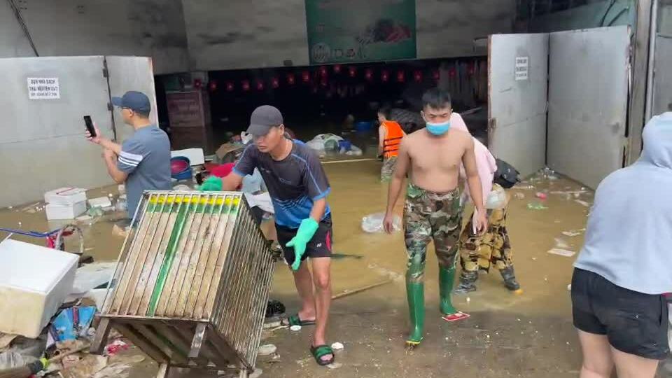Mất tiền tỷ vì hầm chợ Thái chìm trong biển nước