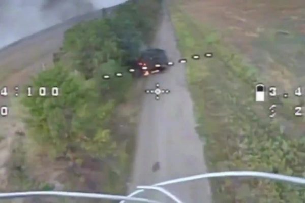 ‘Giáp lông nhím’: Xe tăng Nga chống drone Ukraine hiệu quả