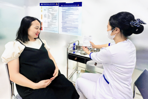 Vaccine RSV: Thai phụ từ Nhật Bản về Việt Nam tiêm phòng