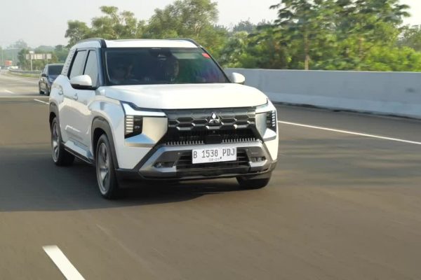 Mitsubishi Destinator: Nhận đặt hàng tại Việt Nam (Tin mới)