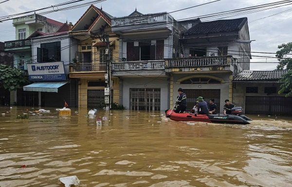 Bão Matmo: Ba người chết, hơn 4.800 nhà ngập
