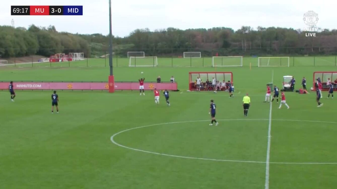 Ngôi sao 15 tuổi ghi bàn cho U18 Man Utd