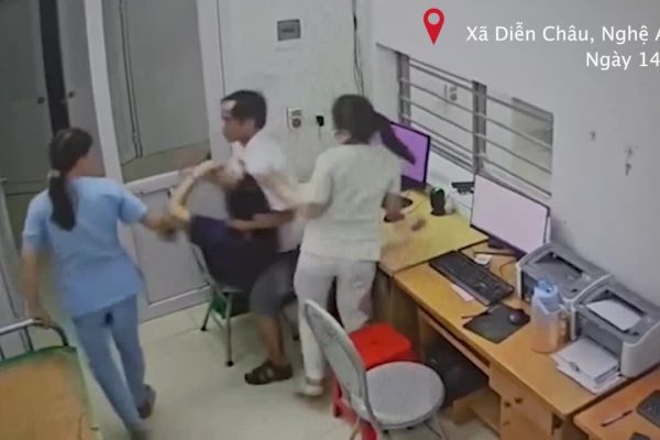 Khống Chế Bác Sĩ, Dọa ‘Chọc Mắt’: Bắt Giữ Nghi Phạm