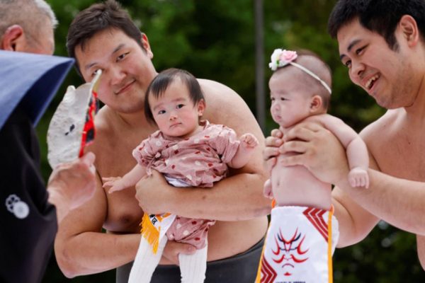 Chi phí đắt đỏ khiến nhiều gia đình Nhật Bản từ bỏ ước mơ sinh con