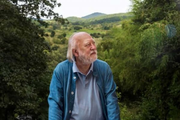 Tiểu thuyết gia Hungary đoạt Nobel Văn học 2025