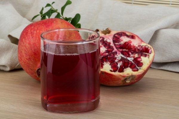 Nước ép lựu và sốt xuất huyết: Lợi ích thực sự?