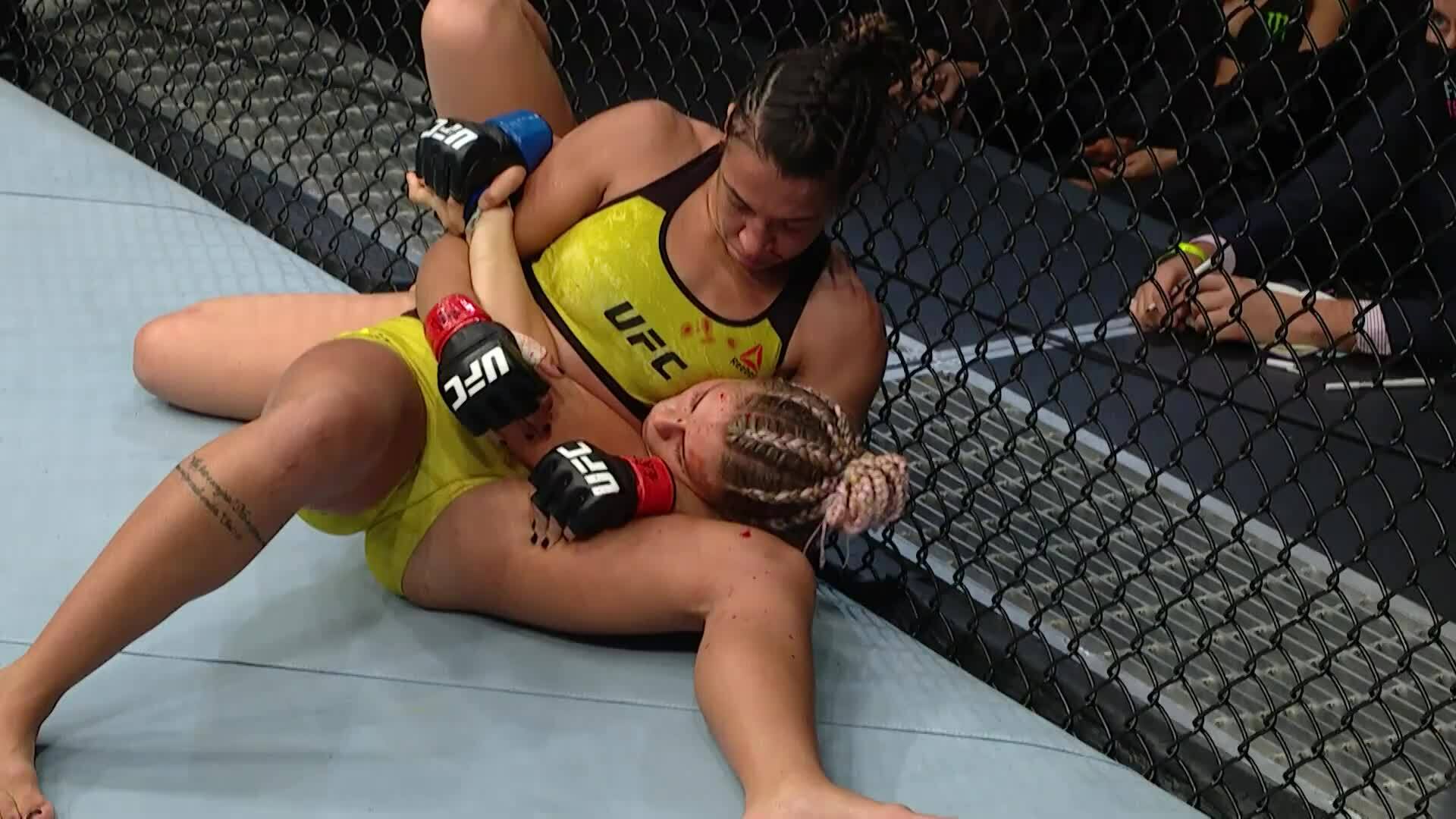 Paige VanZant từ bỏ UFC sau trận thua Amanda Ribas