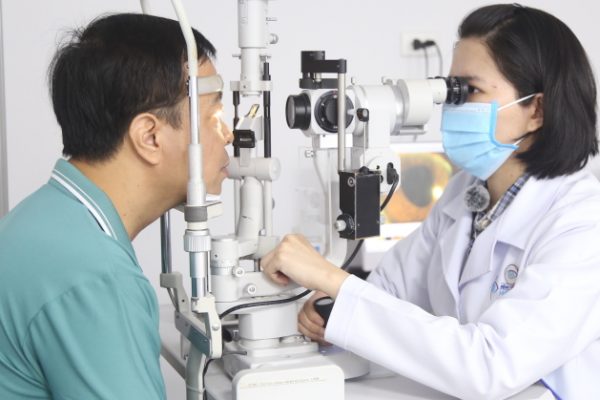 Pháo Nổ Ngày Tết: Cảnh Báo Nguy Cơ Mù Mắt