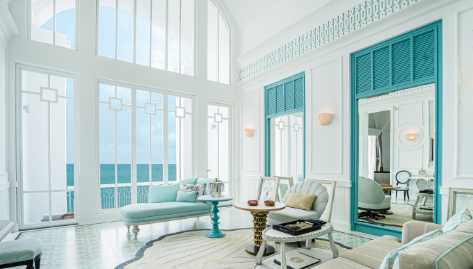 Phòng Turquoise Suite màu ngọc bích với không gian ngập tràn ánh sáng, hồ bơi riêng và tầm nhìn hướng biển. Ảnh: JW Marriott Phu Quoc Emerald Bay Resort & Spa