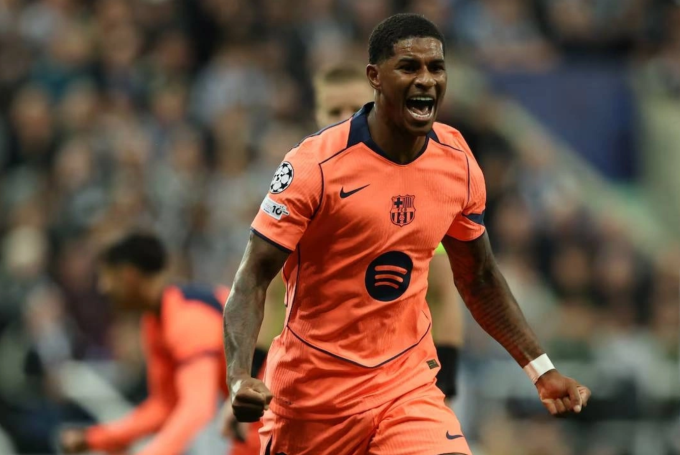 Rashford mừng bàn trong trận Barca thắng Newcastle 2-1 ở vòng bảng Champions League trên sân St James Park, Newcastle, Anh tối 18/9/2025. Ảnh: Reuters