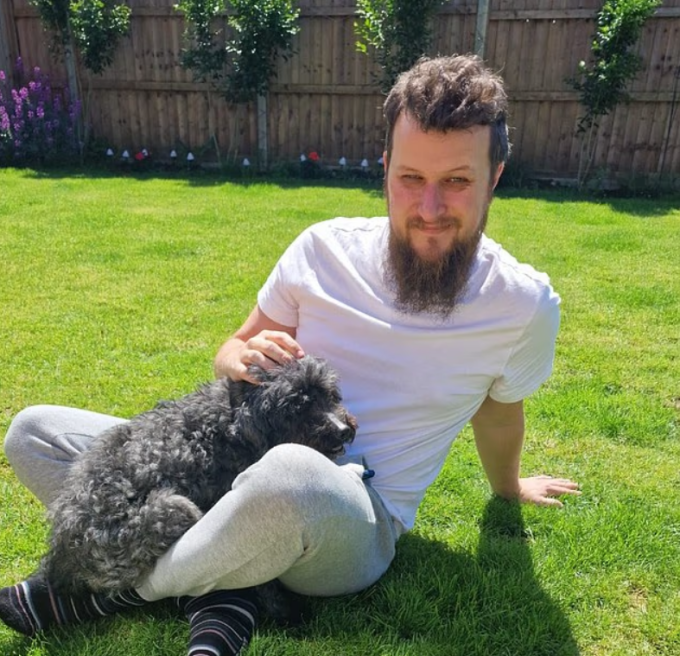 Liam Hawes, 34 tuổi, tạo ra video này chỉ trong hai phút bằng điện thoại trước khi đi ngủ.