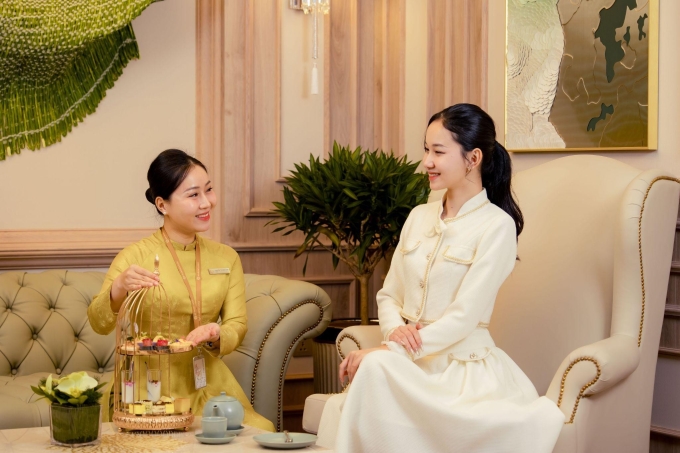 Hành khách được phục vụ tại SH Elite Lounge -T3 CHKQT Tân Sơn Nhất. Ảnh: SH Airport Lounge