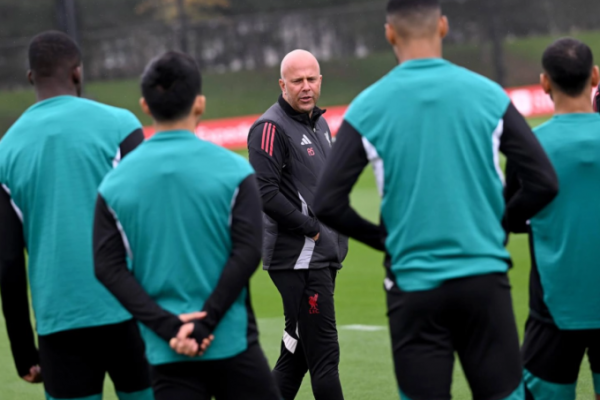 Liverpool gặp sự cố máy bay trước trận đấu Champions League