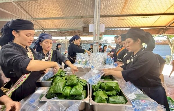 Thái Nguyên: Làng du lịch nấu 5.000 suất ăn cứu trợ lũ lụt