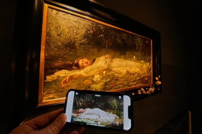 Bức sơn dầu Ophelia được cho là nguồn cảm hứng để Taylor Swift thực hiện một cảnh trong MV The Fate of Ophelia. Ảnh: AP