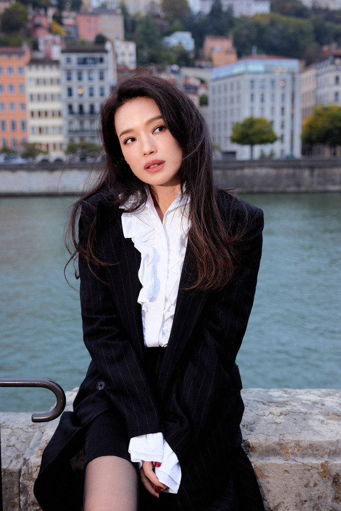 Thư Kỳ tuổi 49. Ảnh: Sina
