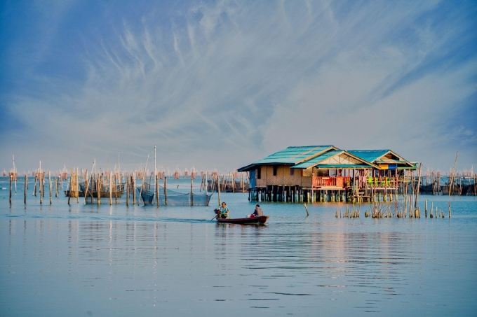 Hồ Songkhla với làng chài lâu đời. Ảnh: Ko Yo - Songkhla