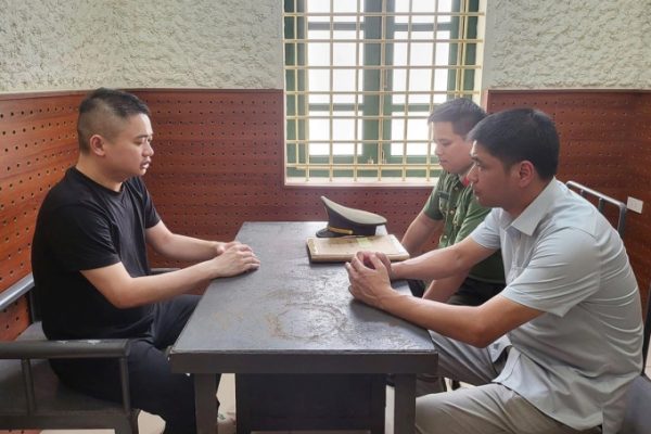 Phóng viên tống tiền và dùng bằng giả xin thẻ nhà báo: Vụ việc chấn động