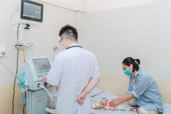Tại sao trẻ nhiễm RSV dễ trở nặng?