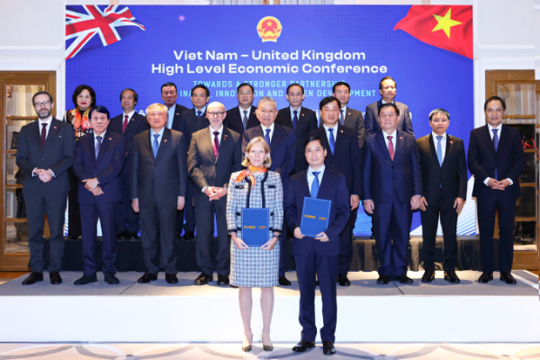 Việt Nam-Anh hợp tác chiến lược vaccine: Phát triển thuốc đặc trị