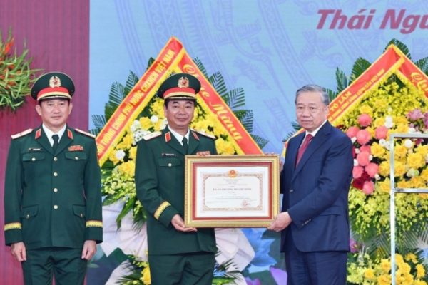 Quân khu 1 vinh dự nhận Huân chương Hồ Chí Minh