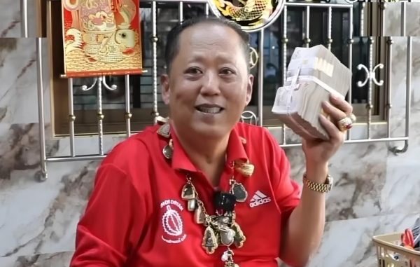 Thưởng lớn cho ai tát “tiểu tam” của con trai!