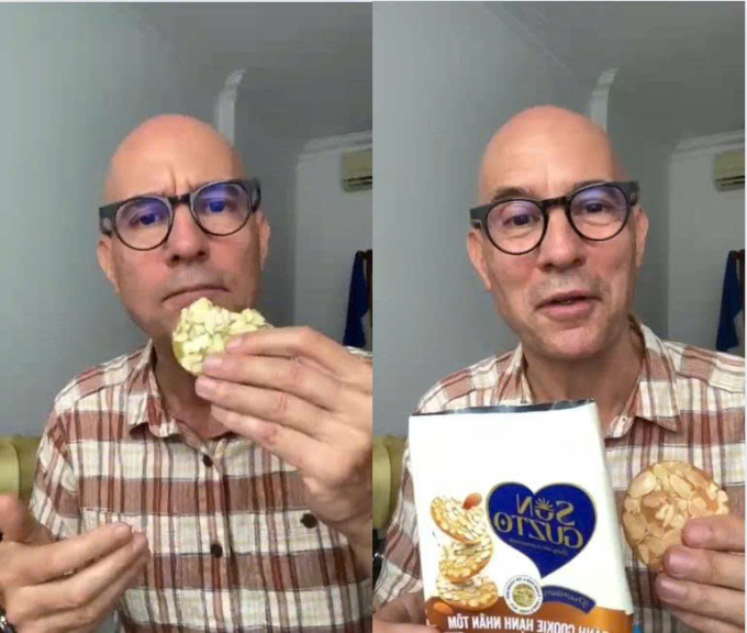 Đầu bếp người Pháp David Broutin dành lời khen ngợi cho bánh cookie của Việt Nam sau khi thưởng thức. Ảnh: Nhất Hương Group