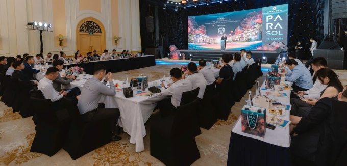 Chủ đầu tư KN Cam Ranh phát biểu trong sự kiện Sneak Show - Công bố thông tin Parasol Premium tại Hà Nội. Ảnh: