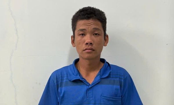 Nghi ngờ không phải con ruột, hành hạ con trai