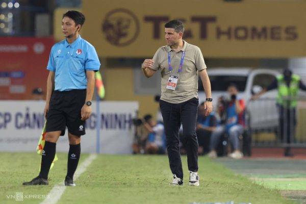 HLV Ninh Bình: Hoàng Đức đá hay như ‘người máy’