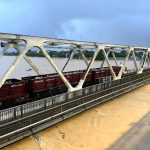 Lũ sông Hương: Tàu chở đá trấn giữ cầu đường sắt an toàn