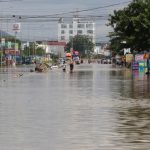 Quốc lộ 1 Phan Thiết ngập sâu: Giao thông tê liệt!