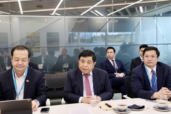 Hòa Lạc: Phó Thủ Tướng mời Tập đoàn Bán dẫn Anh mở R&D