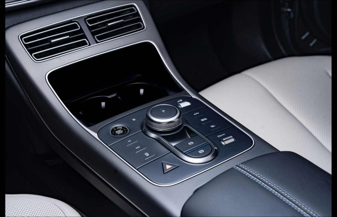 BYD cho phép người dùng chủ động lựa chọn chế độ vận hành HEV hoặc EV. Ảnh: BYD