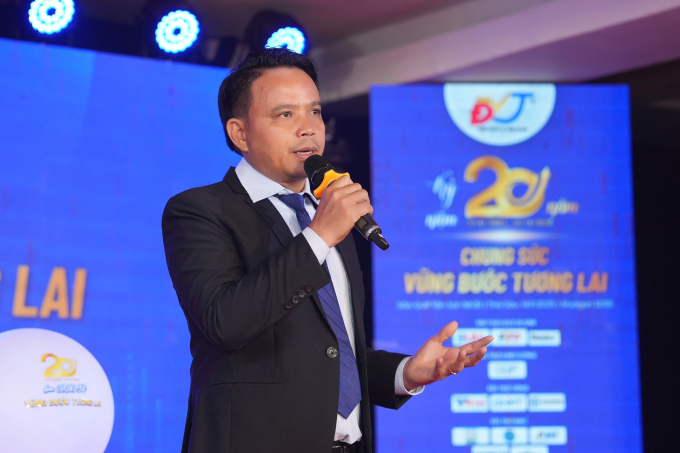 Tổng giám đốc Nguyễn Trần Thanh Long phát biểu tại sự kiện kỷ niệm 20 năm. Ảnh: DVT