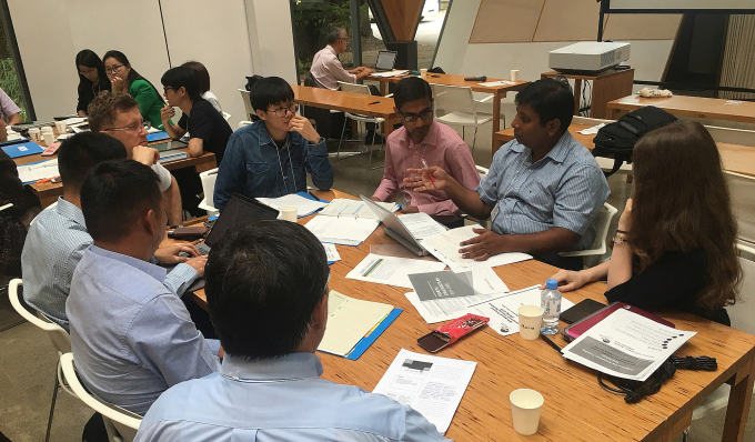 TS Vĩnh trao đổi học thuật về khả năng thích ứng với biến đổi khí hậu tại Đại học Tokyo, Nhật Bản. Ảnh: Nhân vật cung cấp