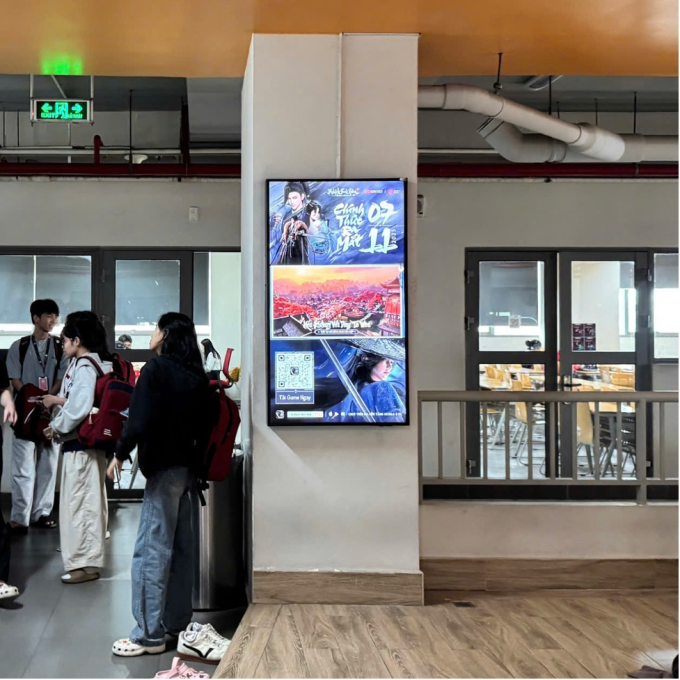 Quảng cáo game tại một trường đại học. Ảnh: VNG