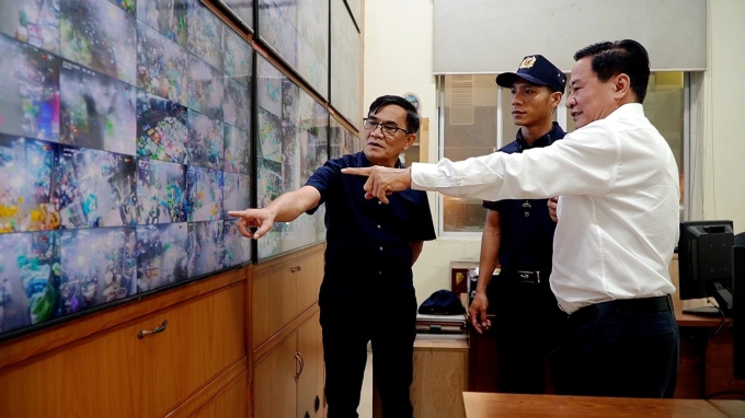 Lực lượng an ninh túc trực ngày đêm, giải quyết các vấn đề an ninh trật tự, phòng cháy chữa cháy... tại chợ Bình Điền Ảnh: SATRA