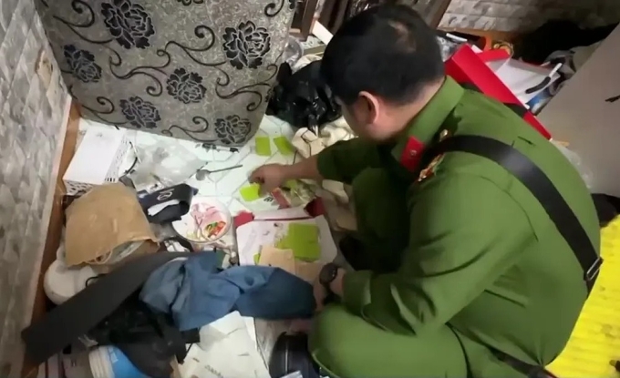 Công an khám nghiệm tại hiện trường. Ảnh: VTV