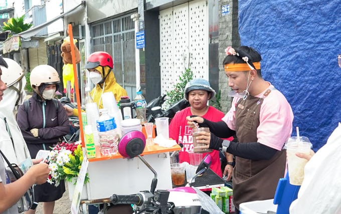 Mô hình cà phê xe đẩy ở đường Đồng Đen, phường Tân Bình, TP HCM, tháng 11/2025. Ảnh: Nhân vật cung cấp