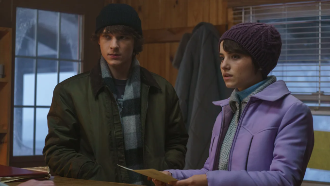 Mason Thames và Madeleine McGraw trong một phân cảnh của Black Phone 2. Ảnh: The Hollywood Reporter