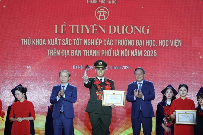 Bình là một trong 95 thủ khoa được tuyên dương, ngày 14/11. Ảnh: Nhân vật cung cấp