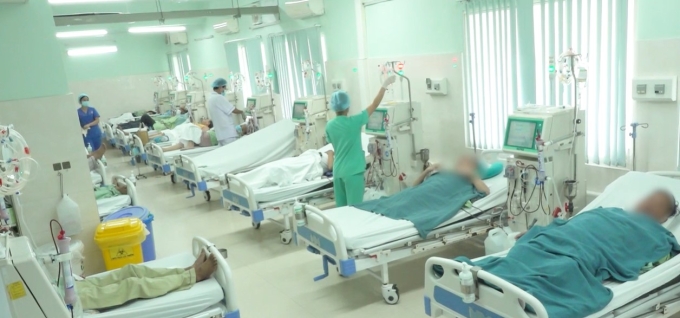 Bệnh nhân chạy thận nhân tạo tại Bệnh viện Nguyễn Tri Phương, TP HCM. Ảnh: Thận khỏe – Đời vui