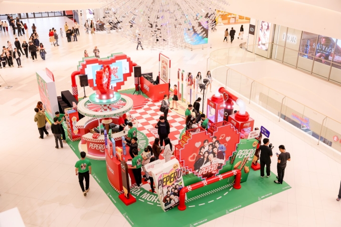 Pepero Pop-up Store tại Lotte Mall West Lake thu hút nhiều khách hàng tới tham quan và trải nghiệm. Ảnh: Pepero