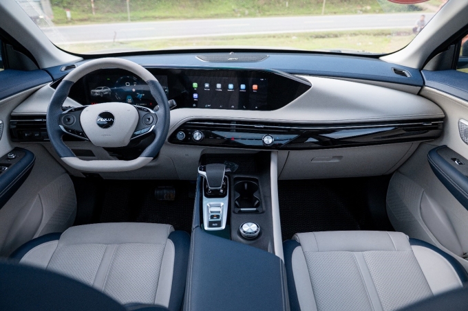 Nội thất Dongfeng Huge HEV sử dụng nhiều vật liệu cao cấp. Ảnh: Minh Quân