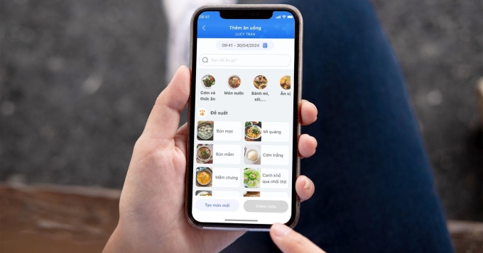 Tính năng Thêm ăn uống trên ứng dụng FPT MediCare giúp người dùng lựa chọn món ăn phù hợp và kiểm soát đường huyết hiệu quả. Ảnh: FPT