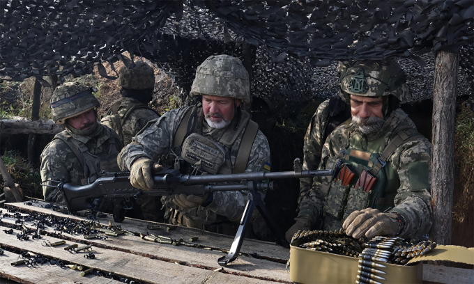 Binh sĩ Ukraine tại thao trường gần tiền tuyến ở tỉnh Zaporizhzhia ngày 5/11. Ảnh: Reuters